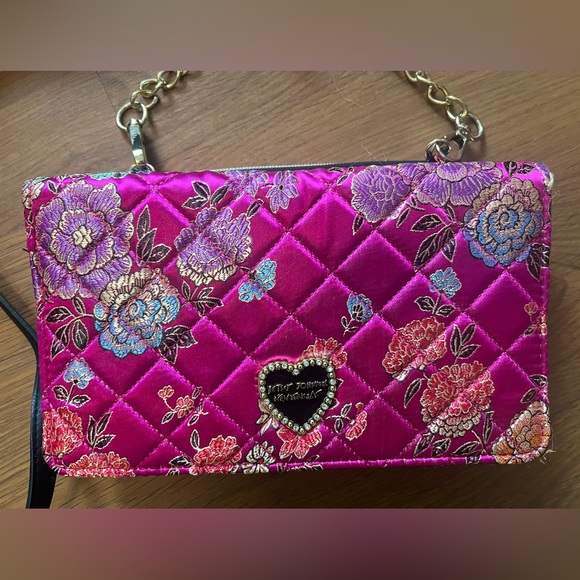 Betsey Johnson Handbags - Betsey Johnson quilted Crossbody